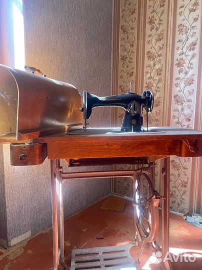 Швейная машинка ножная