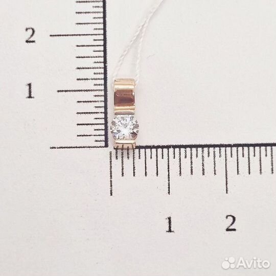 Золотая подвеска с камнем