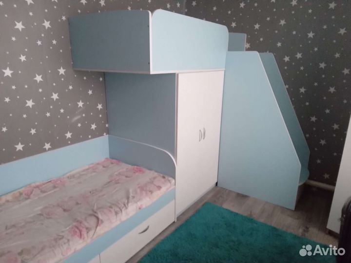 Двухъярусная кровать