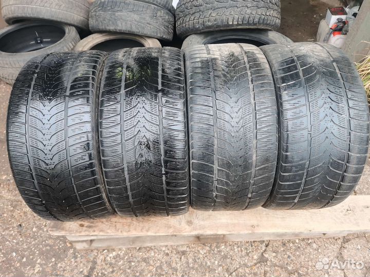Minerva Frostrack UHP 255/35 R18 94V