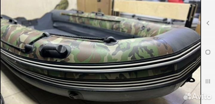 Продам лодку Reef