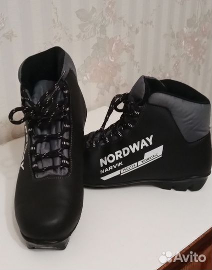 Лыжные ботинки