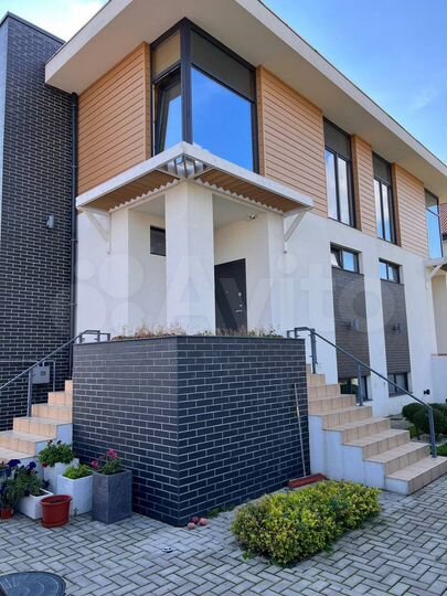 Таунхаус 200 м² на участке 8 сот.