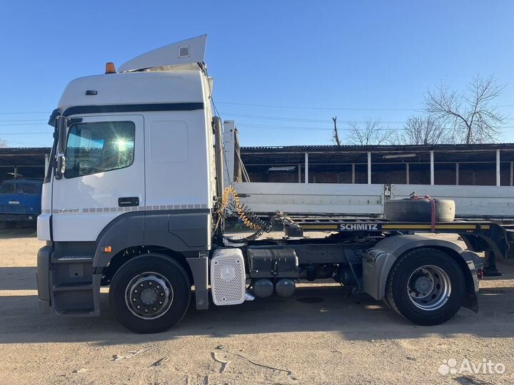 Mercedes-Benz Axor с полуприцепом, 2011