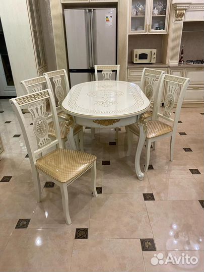 Кухонный стол и стулья