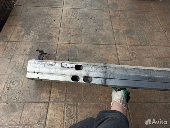 Усилитель переднего бампера Lexus LX 570