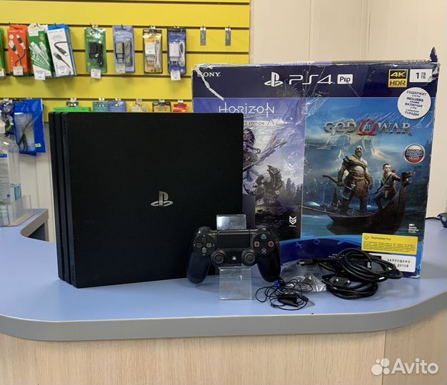 Sony PlayStation 4 Pro 1TB / 9 игр / 1 геймпад