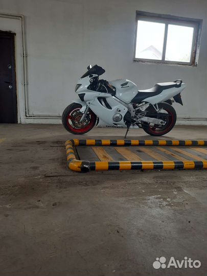 Honda cbr600f4