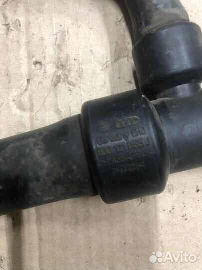 VW Passat B5 Патрубок радиатора 8D0121055J