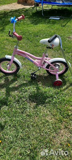 Детский четырех колесный велосипед с ручкой