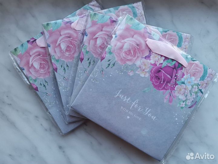 Пакеты бумажные подарочные