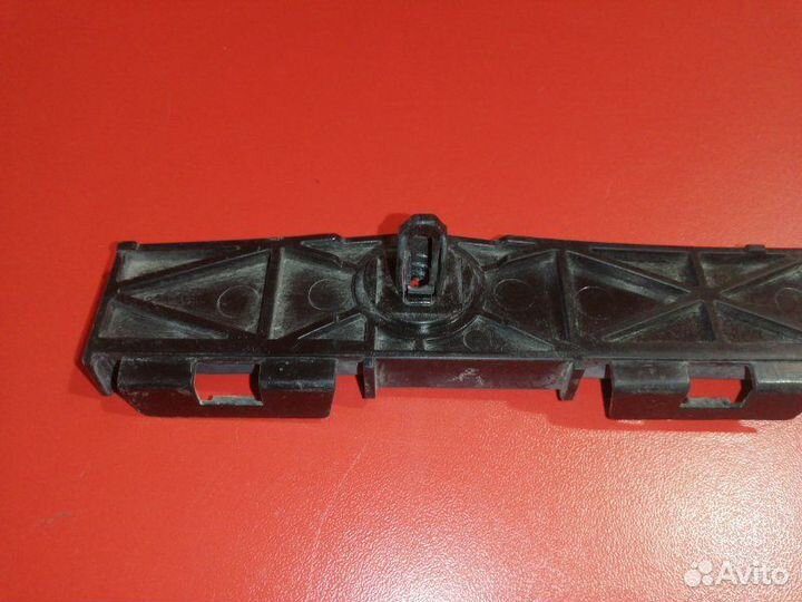 Кронштейн бампера задний правый Lexus Is250 GSE20