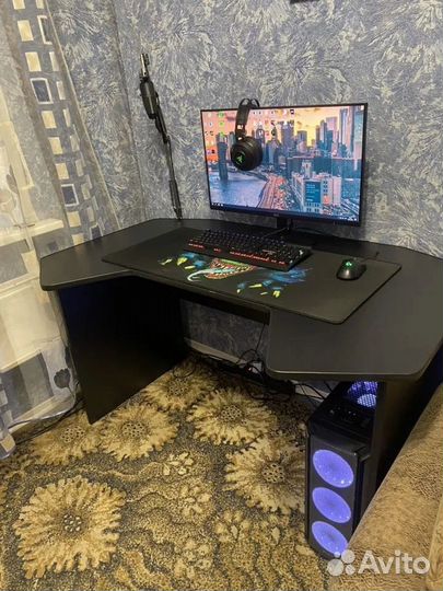 Компьютерный стол новый