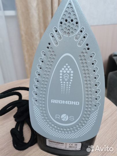 Утюг Redmond RI-C254S