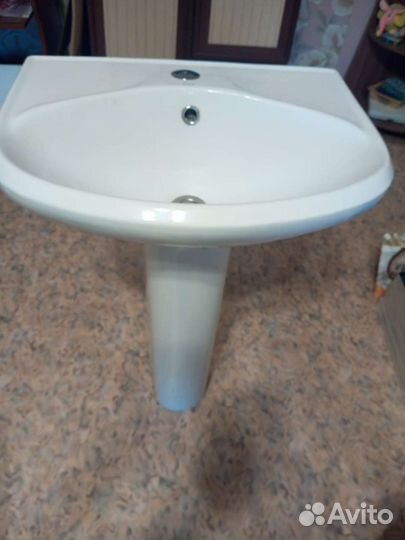 Раковина с пьедесталом