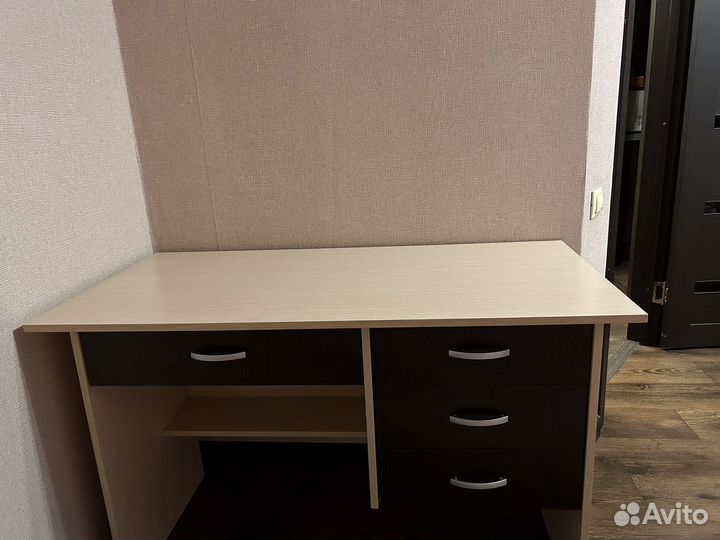 Письменный стол
