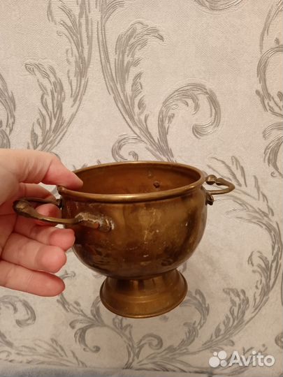 Медное и латунное кашпо для цветов