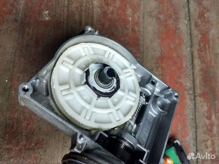 Мотор (привод) стеклоочистителя audi Q7