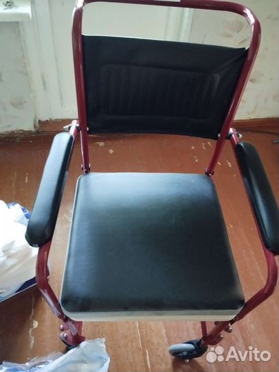 Инвалидное кресло, памперсы для взрослых