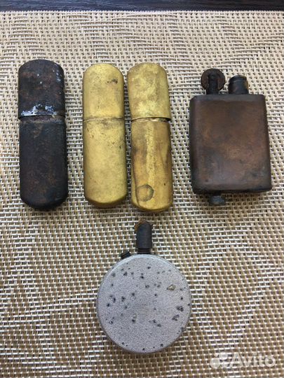 Старинные зажигалки и пепельница