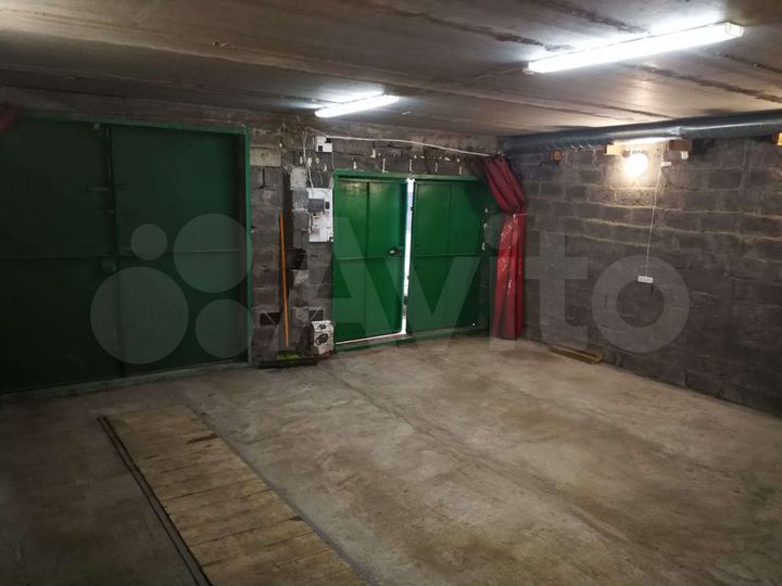 Гараж, > 30 м²