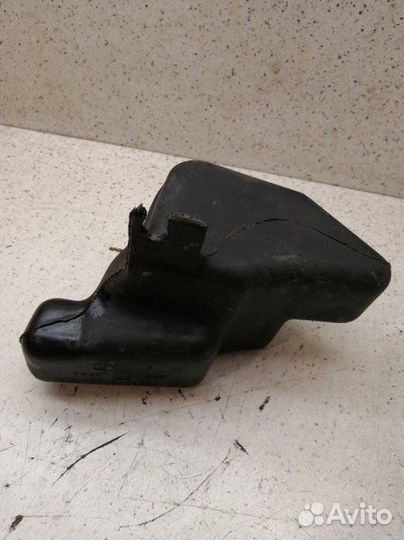 Резонатор воздушного фильтра Nissan Bassara JNU30