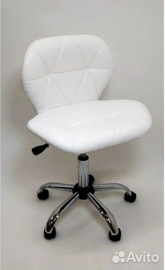 Стул на колесиках новый