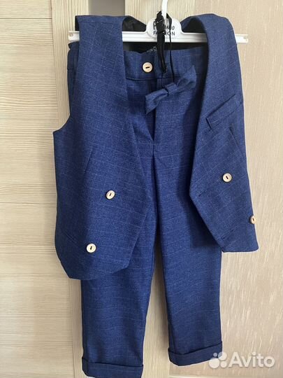 Костюм нарядный тройка классический