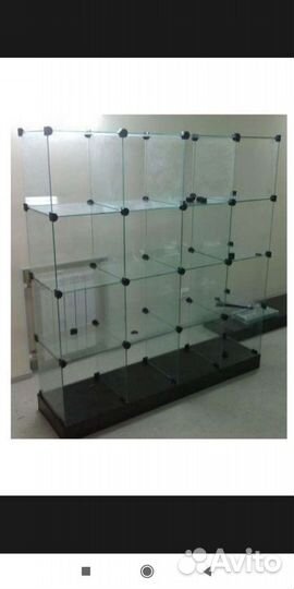 Витрина из стеклянных кубиков