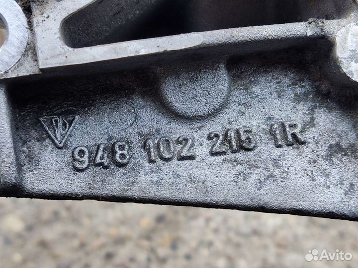 Кронштейн гур кондей опора двиг 4.8 Порш Каен 957