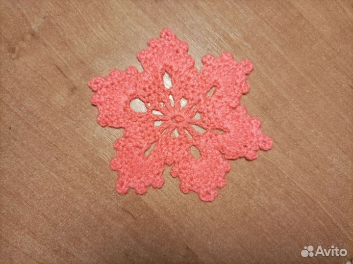 Вязаные снежинки (подставка для кружки)