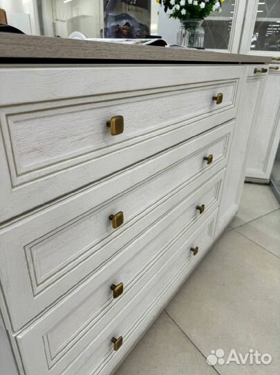 Шкаф с ящиками и полками