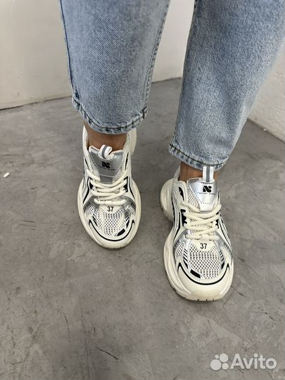 Кроссовки женские весна