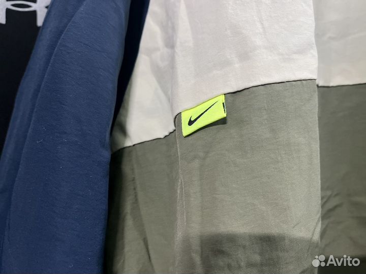 Ветровка Nike Swoosh