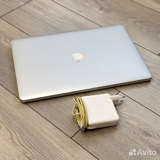 Apple MacBook Pro 15 дюймов / i7 / 16 / 512 SSD