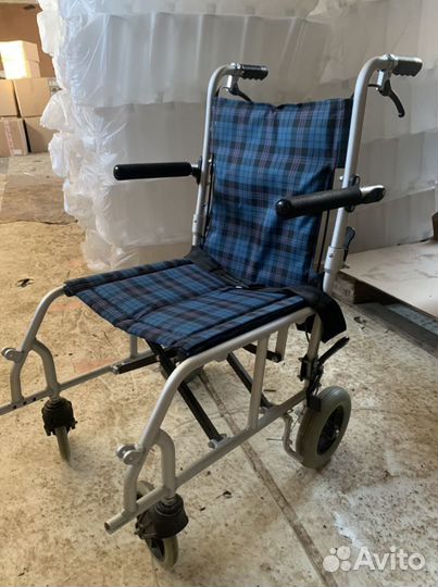 Кресло-коляска для инвалидов