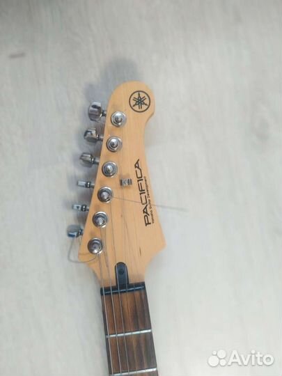 Акустическая гитара yamaha