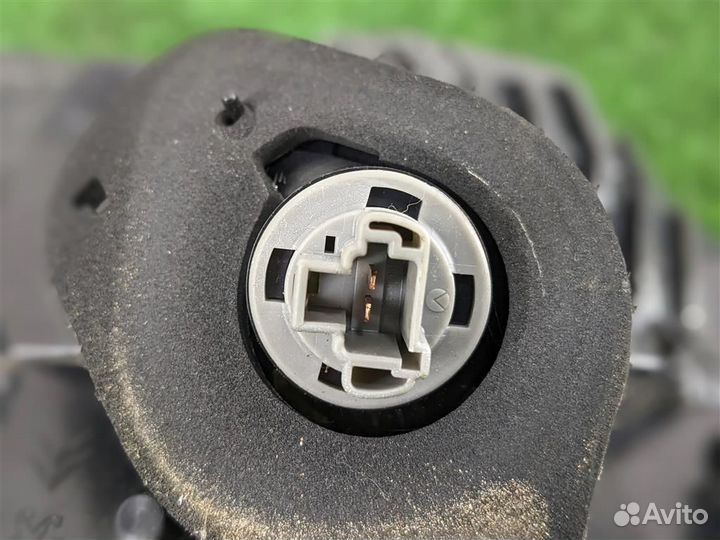 Фонарь задний внутренний левый Citroen C-Crosser