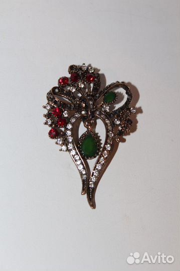Брошь с кристаллами и стразами в античном стиле
