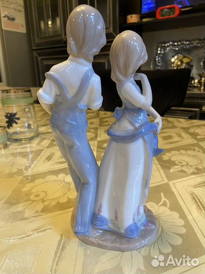 Статуэтка фарфор
