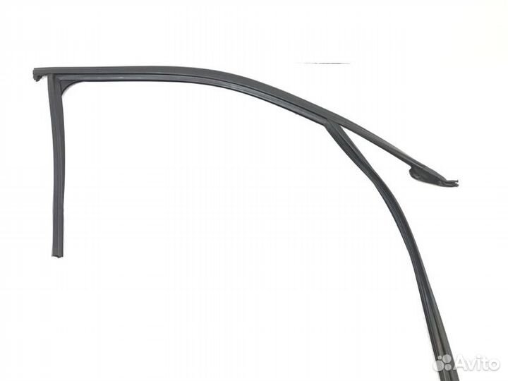 Уплотнитель стекла двери передний правый Bmw