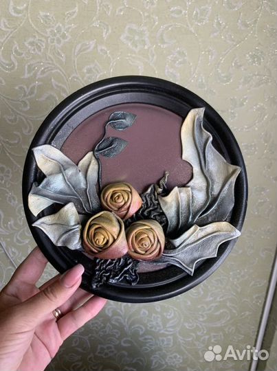 Картины из кожи