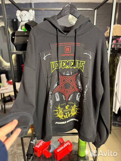 Худи vetements restricted Шоурум