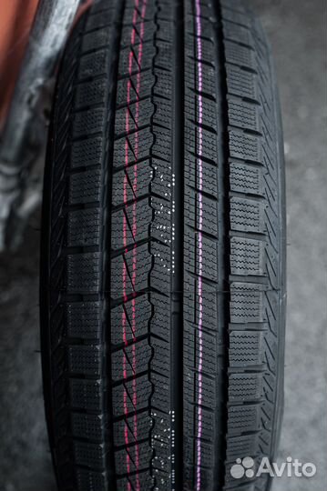 Zmax Icepioneer 868 235/45 R18 98H