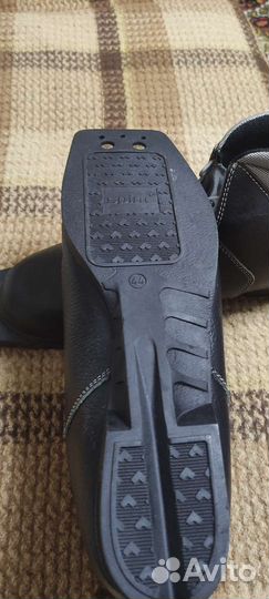 Лыжные ботинки