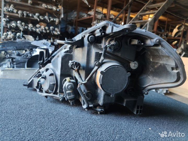 Фара передняя правая Nissan Tiida C11 HR15DE