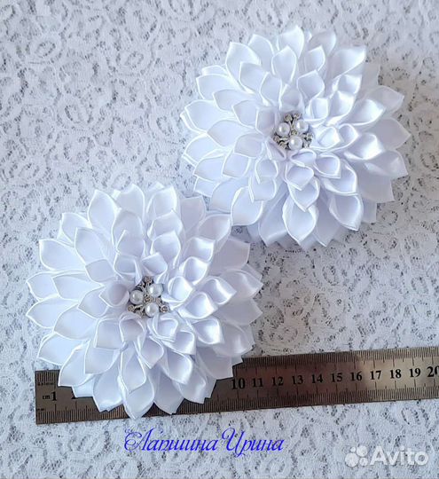 Белые пышные бантики