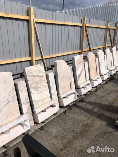 Памятники на могилу из мрамора