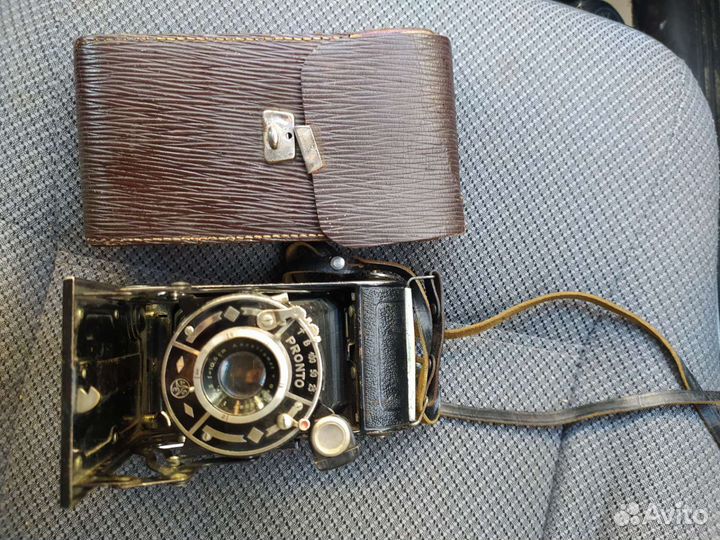 Старинный фотоаппарат