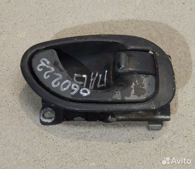 Ручка двери правой внутренняя Mitsubishi Colt 5